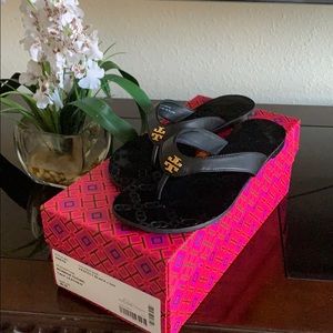 Tory Burch Monroe Thong Calf Learher